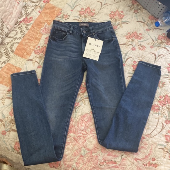 DL1961 - Florence Skinny in Bates Denim Jeans NWT - Picture 6 of 15